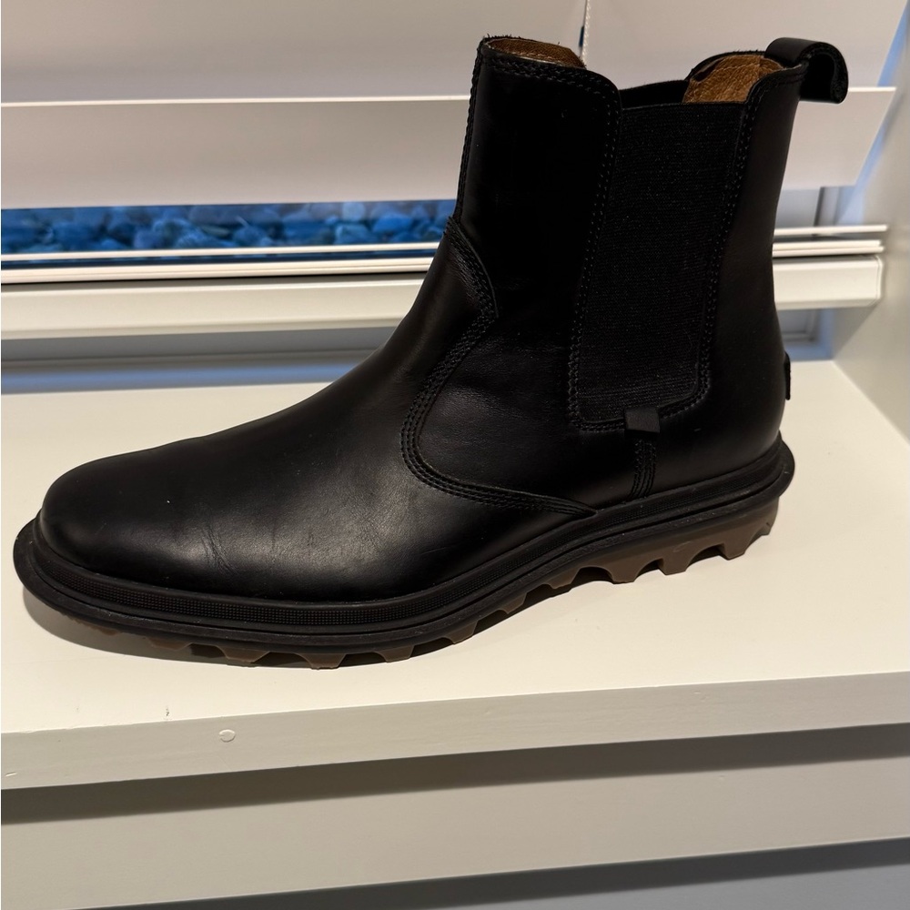 Sorel Black Chelsea Boots Timeless Design